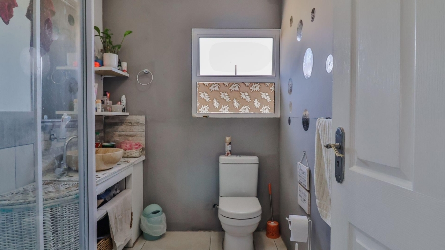 4 Bedroom Property for Sale in De Kelders Western Cape